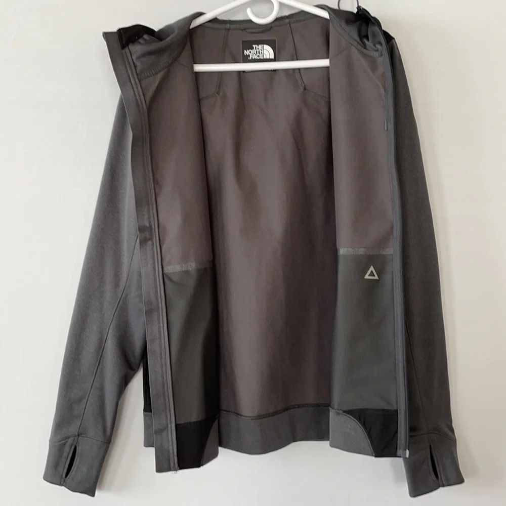 Like New Men’s North Face Jacket Size Small - Picture 15 of 16